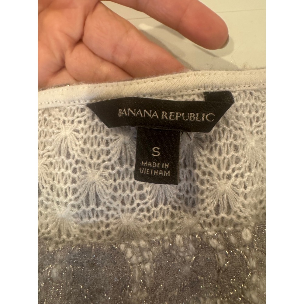 Banana Republic Silver Metallic Lace 3/4 Sleeve Sweater Top Scoop Neck Small - Picture 4 of 6